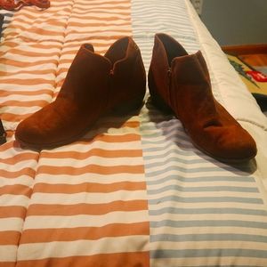 Women's size 9.5 Brown faux suede short boots
